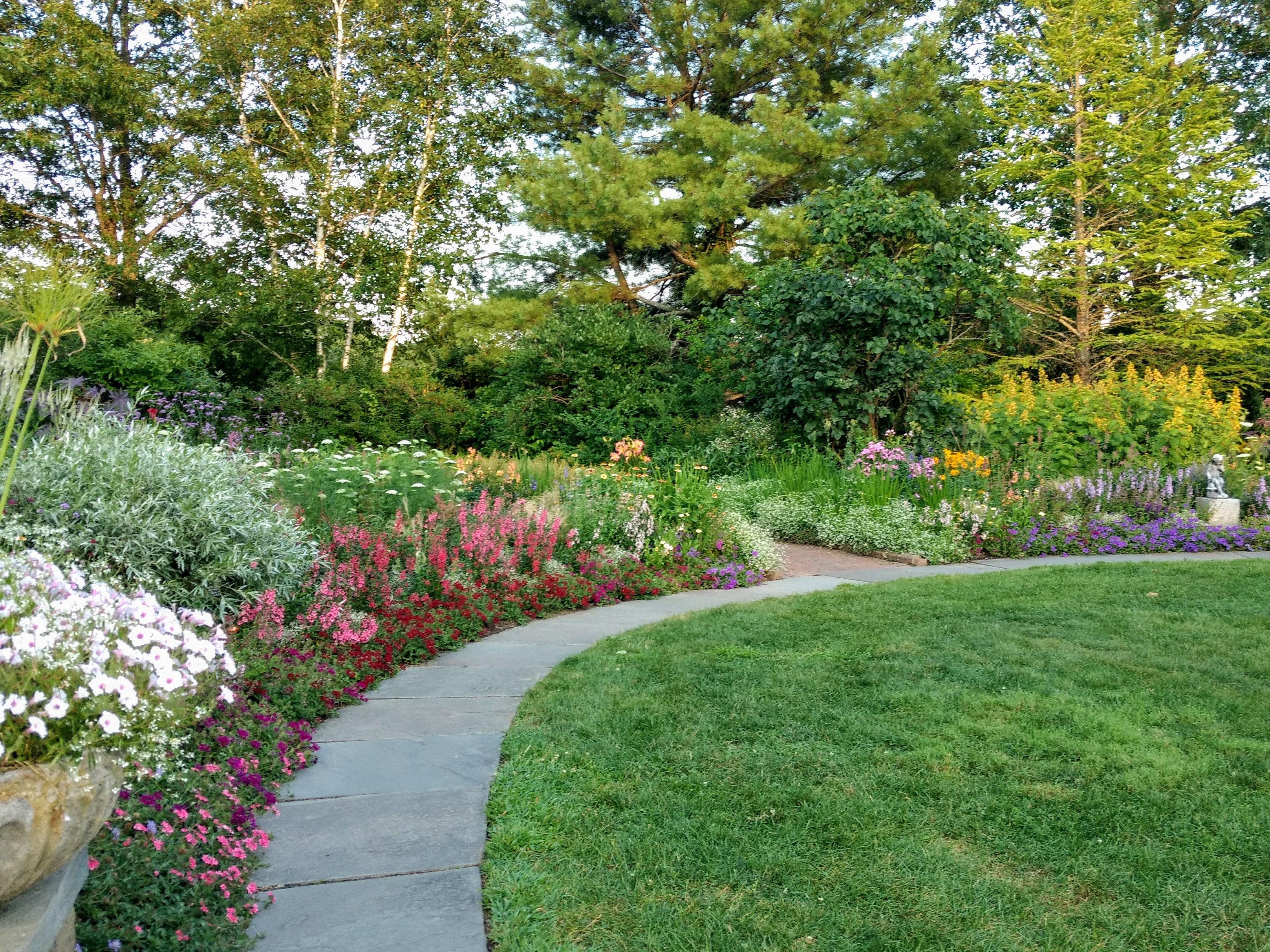 Благоустройство участка частного дома в Мелитополе и Запорожская область